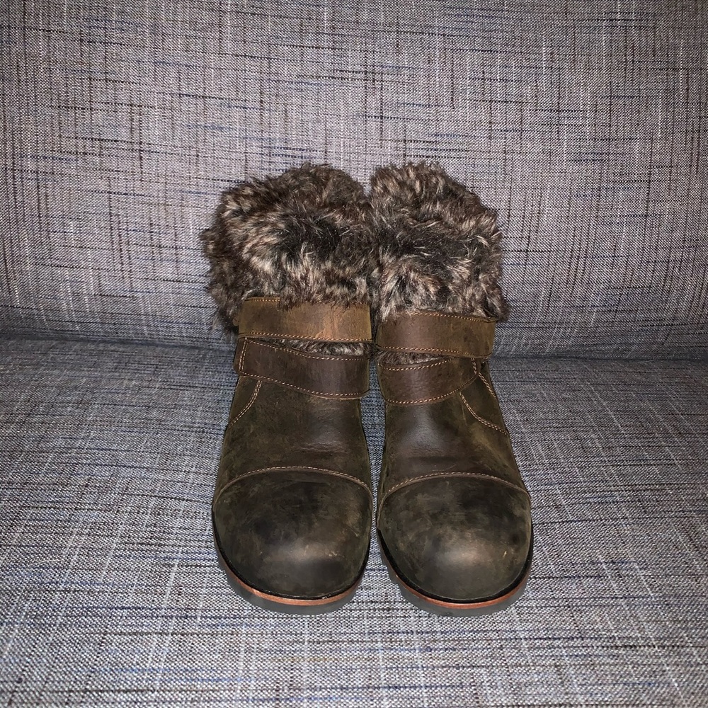 Sorel Fur trimmed WEDGE boots